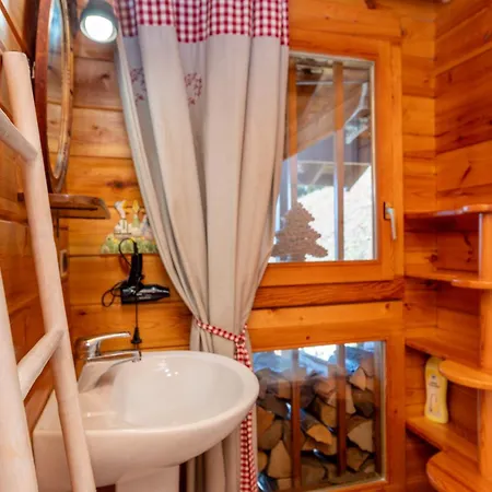 Terrasse Plein Sud, Cheminee, Ski-rando, Nature & Village, Animaux Admis, Parking Шале *